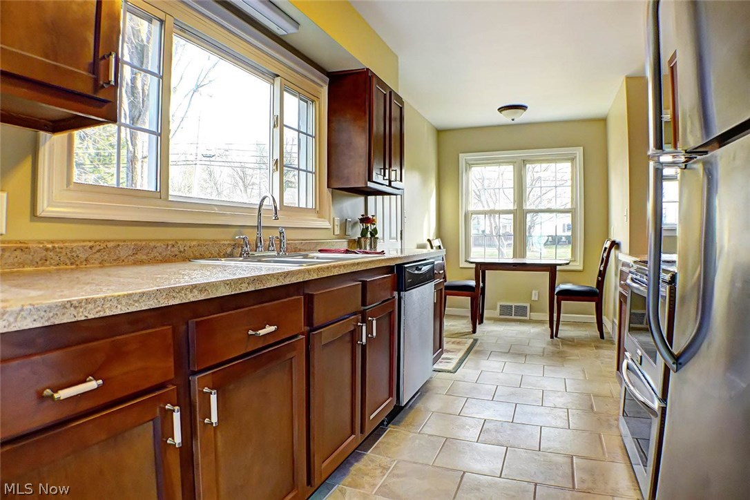 2916 Kent Road Silver Lake, OH 44224 - Photo 9 of 26 Gallery Image 9