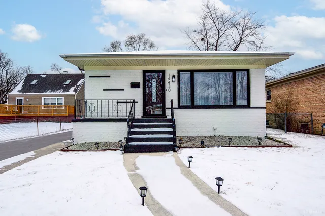 $299,990 | 14430 Ridgeway Avenue, Midlothian, IL 60445