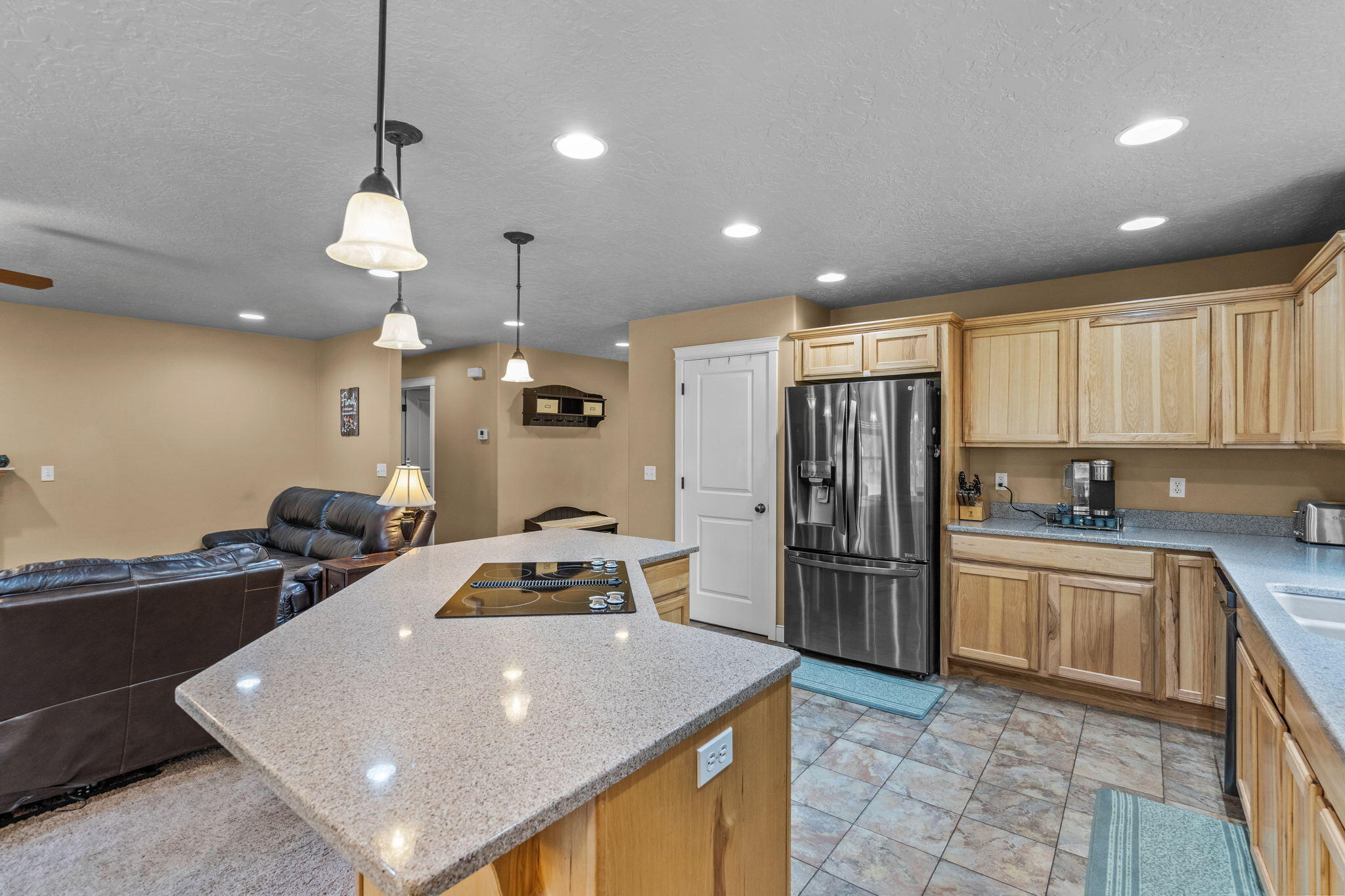 16048 Aqua Road La Pine, OR 97739 - Photo 10 of 38 Quartz counters in Kitchen with pendant lights