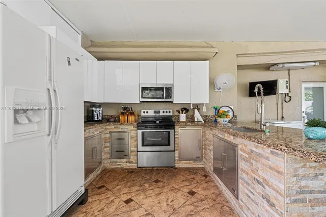 $925,000 | 230 West 47th Street, Hialeah, FL 33012