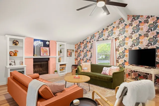 $3,100 | 11011 Jordan Lane, Austin, TX 78758