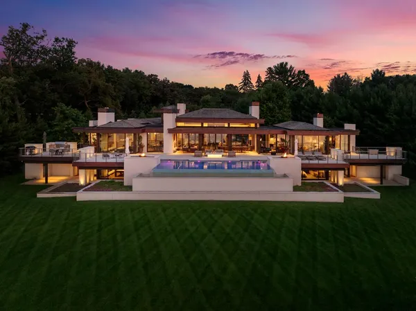 $22,000,000 | 20670 Linwood Road, Deephaven, MN 55331