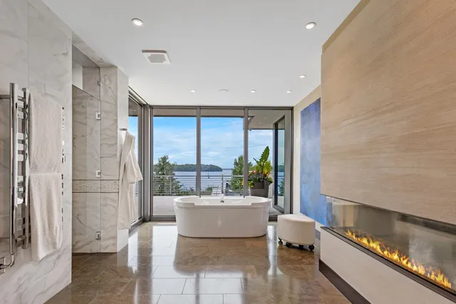 $22,000,000 | 20670 Linwood Road, Deephaven, MN 55331