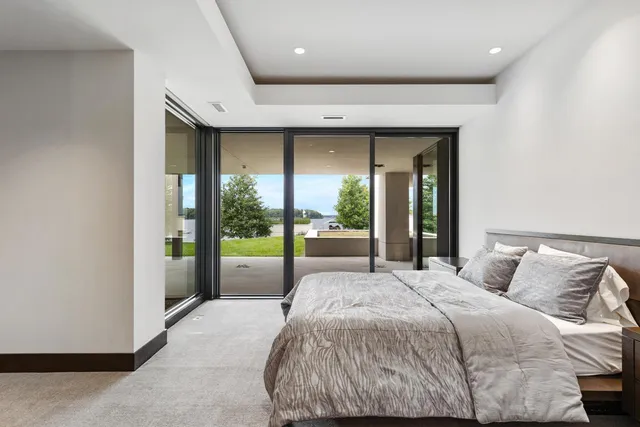 $22,000,000 | 20670 Linwood Road, Deephaven, MN 55331