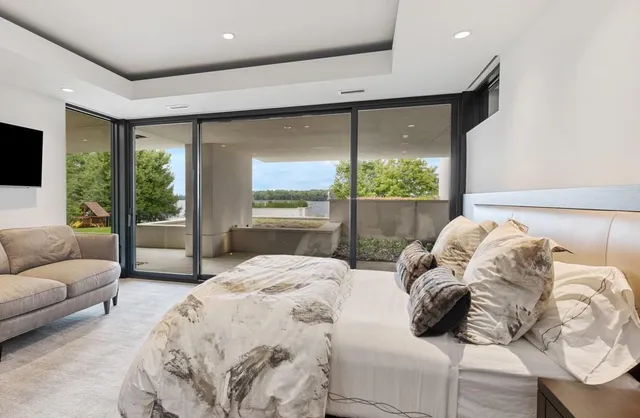 $22,000,000 | 20670 Linwood Road, Deephaven, MN 55331