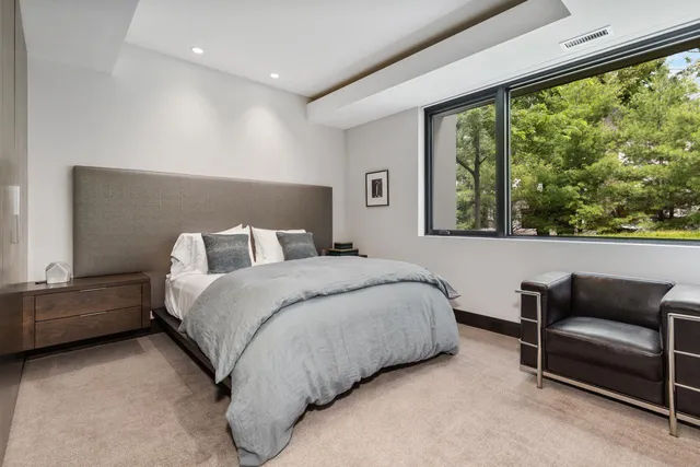 $22,000,000 | 20670 Linwood Road, Deephaven, MN 55331