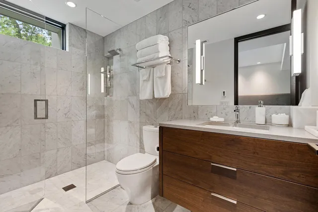 $22,000,000 | 20670 Linwood Road, Deephaven, MN 55331