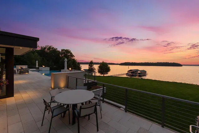 $22,000,000 | 20670 Linwood Road, Deephaven, MN 55331