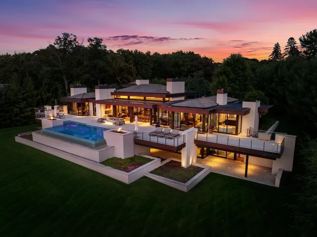 $22,000,000 | 20670 Linwood Road, Deephaven, MN 55331