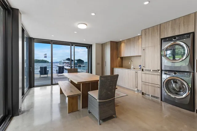 $22,000,000 | 20670 Linwood Road, Deephaven, MN 55331