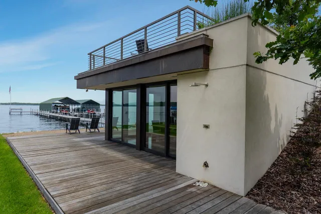 $22,000,000 | 20670 Linwood Road, Deephaven, MN 55331