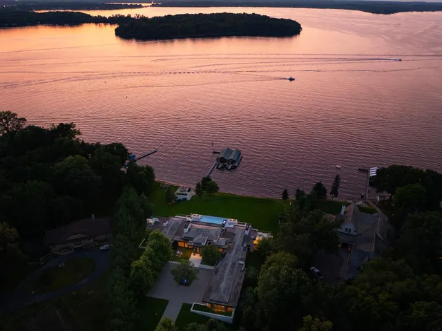 $22,000,000 | 20670 Linwood Road, Deephaven, MN 55331
