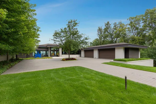 $22,000,000 | 20670 Linwood Road, Deephaven, MN 55331