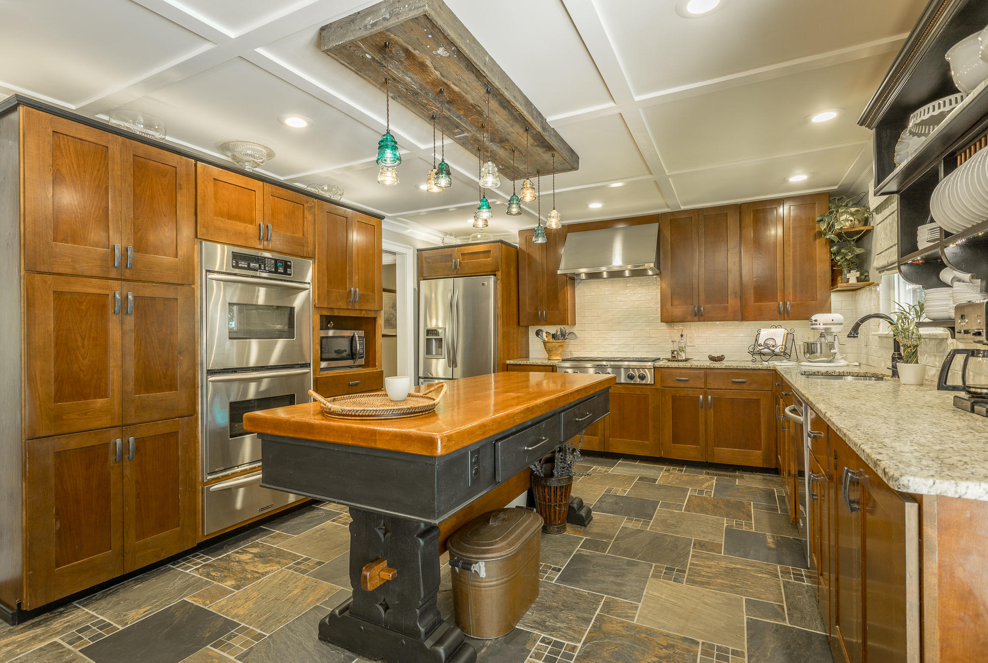 1108 Crown Point Road West Signal Mountain, TN 37377 - Photo 11 of 40 Custom Island