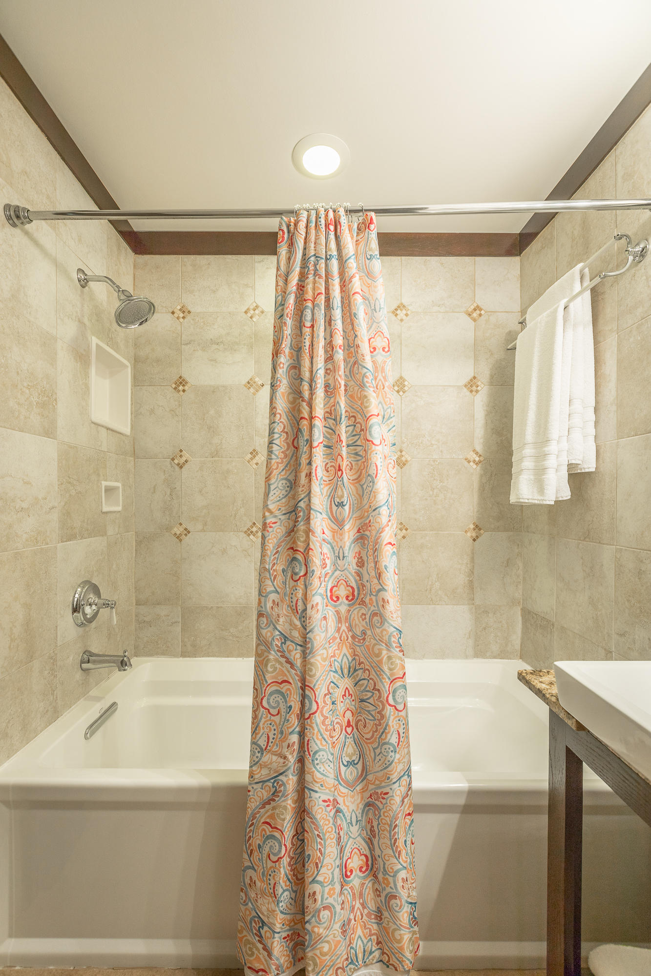 1108 Crown Point Road West Signal Mountain, TN 37377 - Photo 19 of 40 6 foot soaker tub