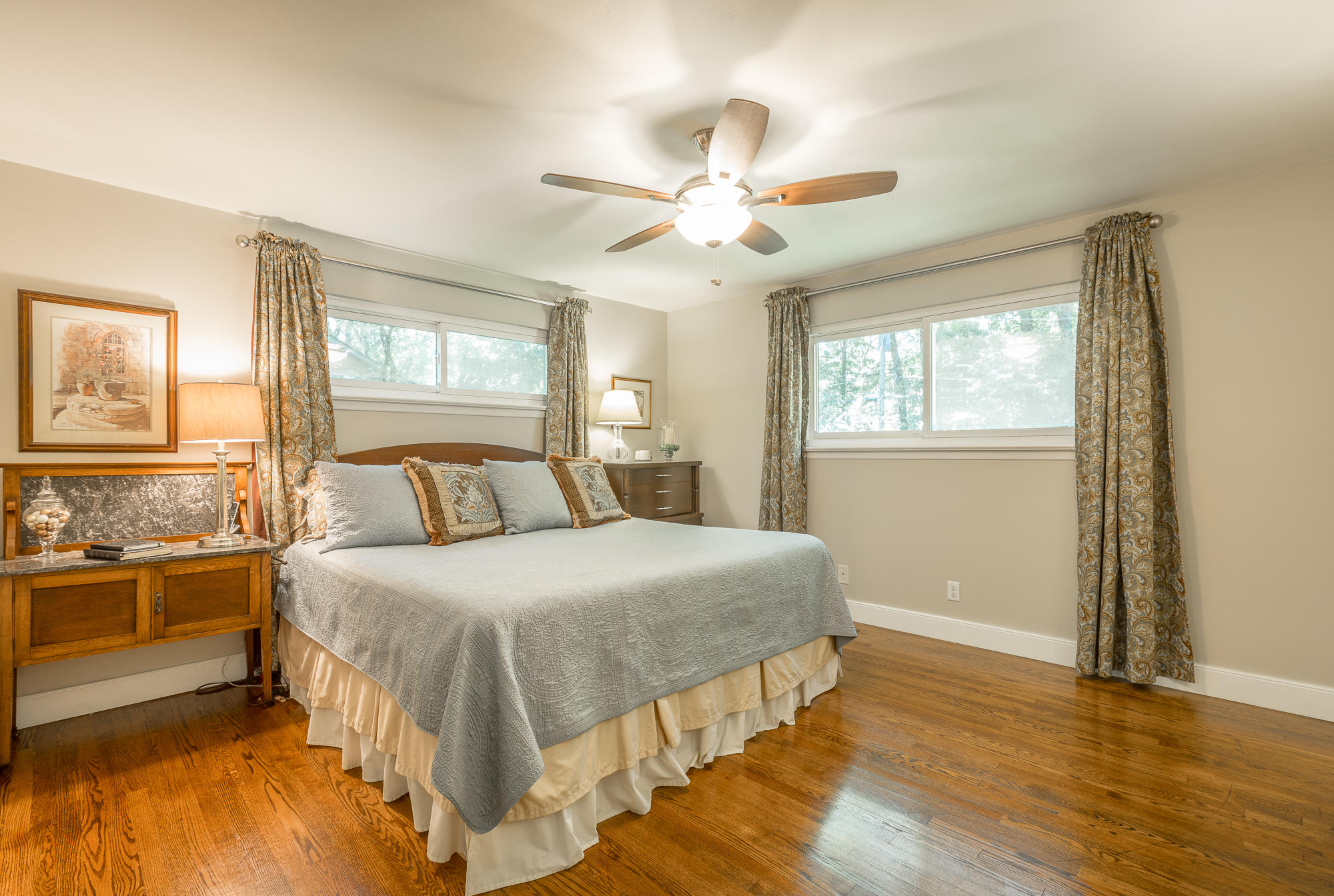 1108 Crown Point Road West Signal Mountain, TN 37377 - Photo 22 of 40 Master with king sized bed