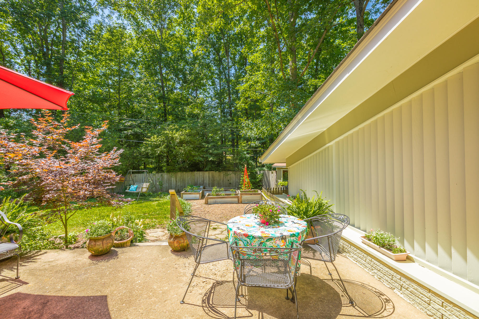 1108 Crown Point Road West Signal Mountain, TN 37377 - Photo 30 of 40 Outdoor space for dining