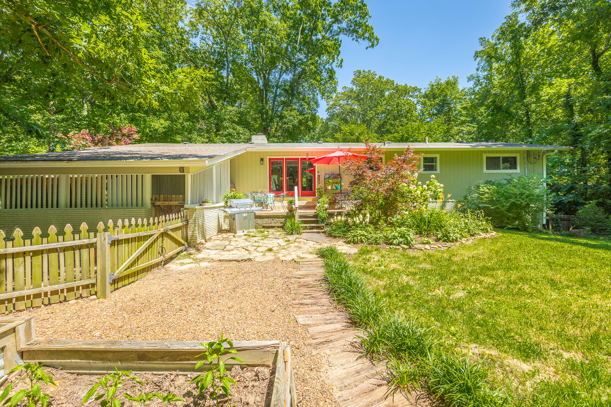 1108 Crown Point Road West Signal Mountain, TN 37377 - Photo 37 of 40 Lots of detailed extras in this yeard