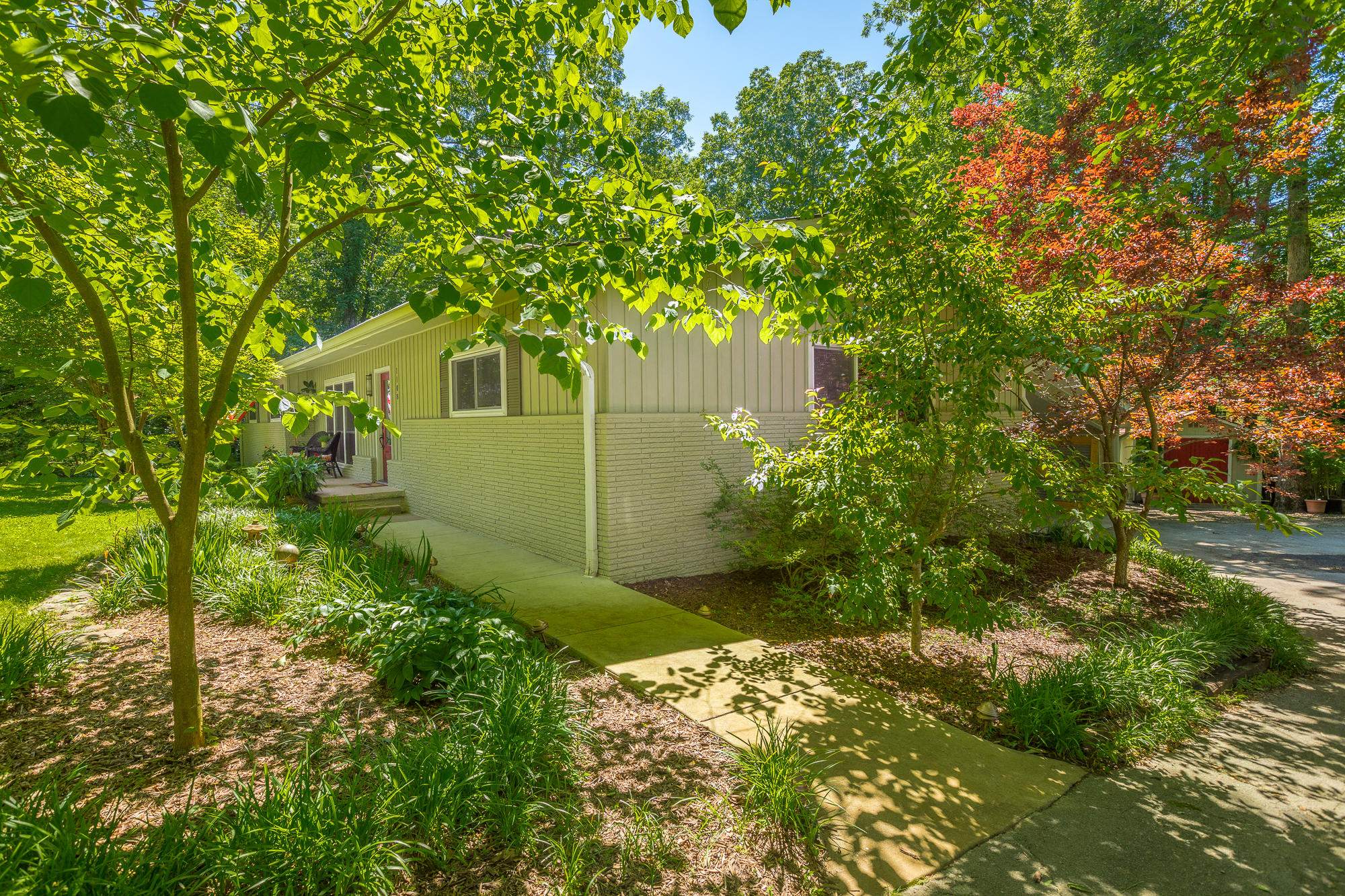 1108 Crown Point Road West Signal Mountain, TN 37377 - Photo 40 of 40 Grounds are picturesque