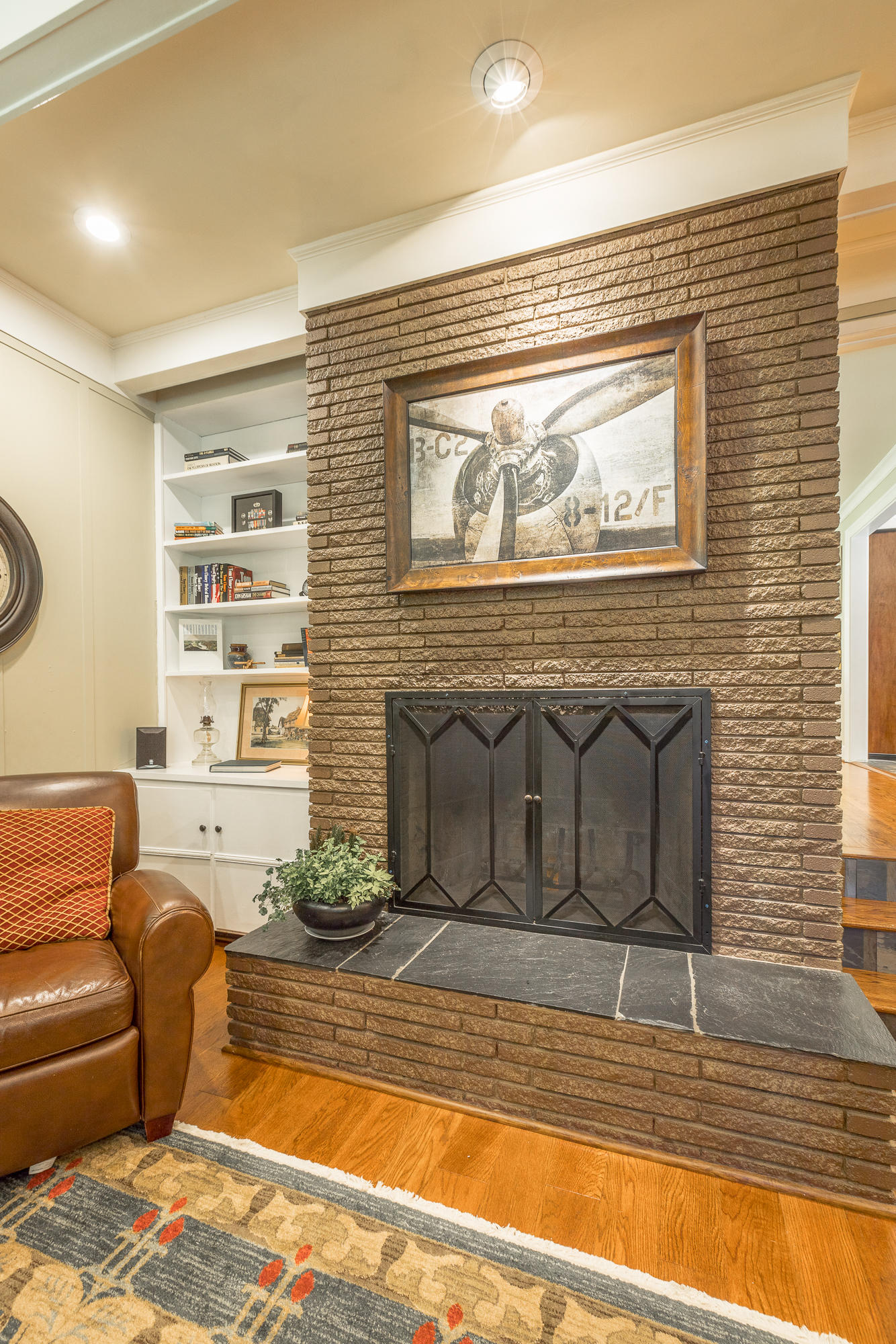 1108 Crown Point Road West Signal Mountain, TN 37377 - Photo 6 of 40 Two fireplaces in one!