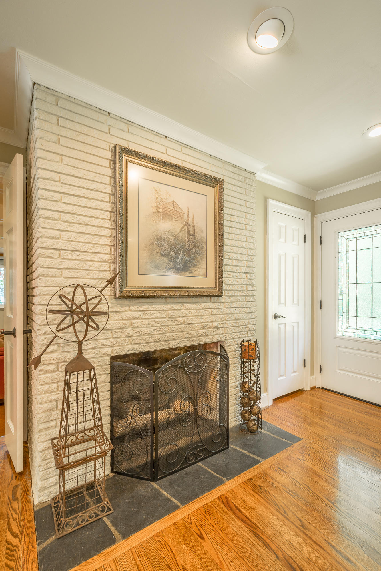 1108 Crown Point Road West Signal Mountain, TN 37377 - Photo 7 of 40 Two fireplaces in one