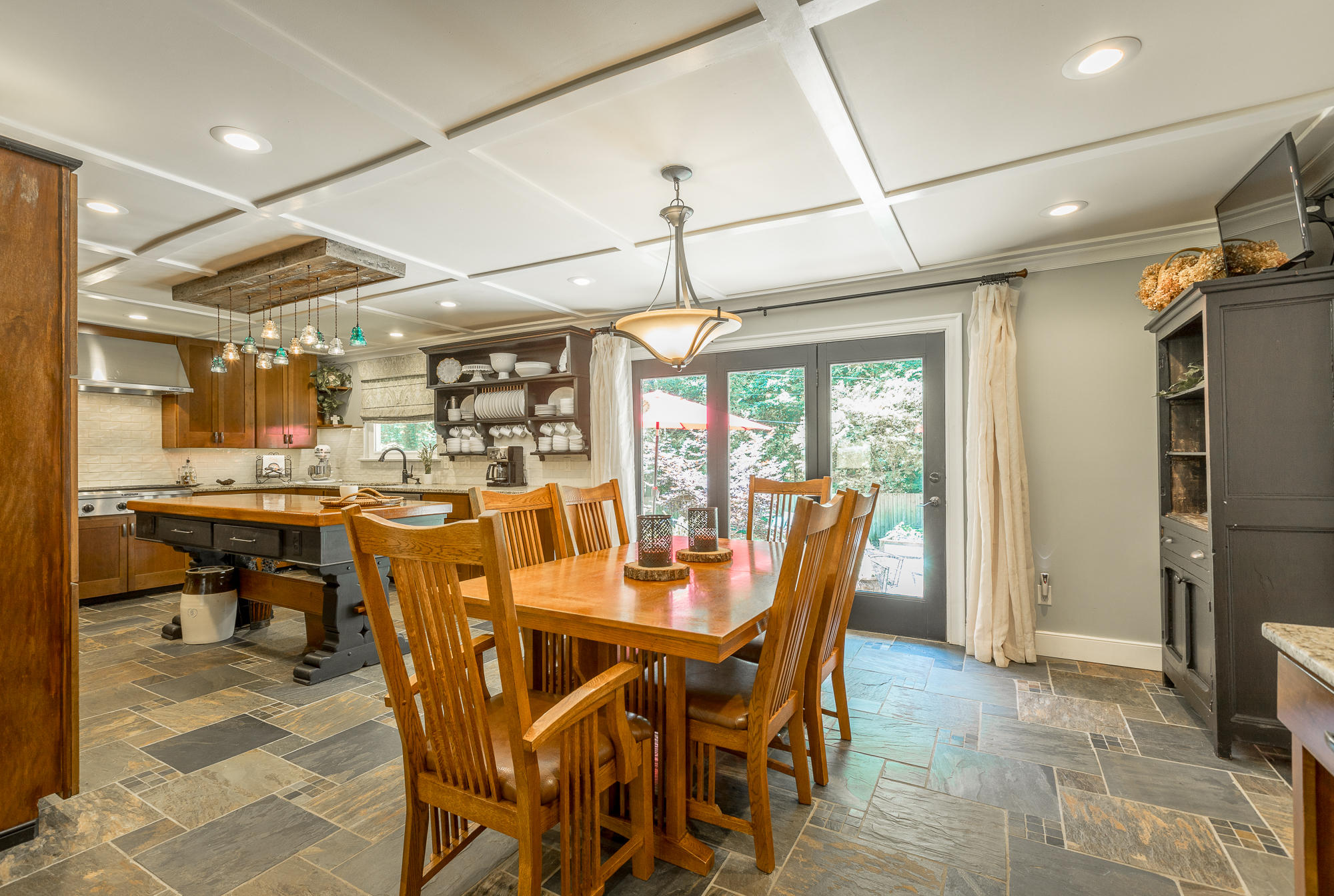 1108 Crown Point Road West Signal Mountain, TN 37377 - Photo 9 of 40 Wonderful eat-in kitchen