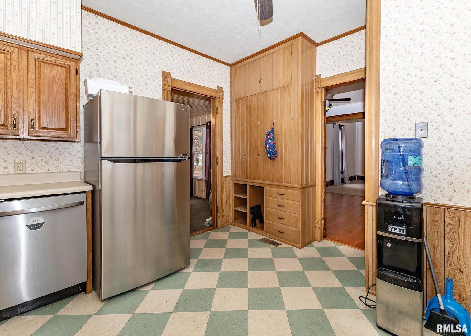 307 East Court Street Cambridge, IL 61238 - Photo 4 of 18