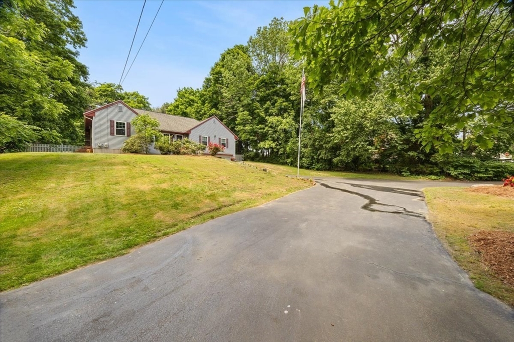 115 Springhill Avenue Bridgewater, MA 02324 - Photo 4 of 33