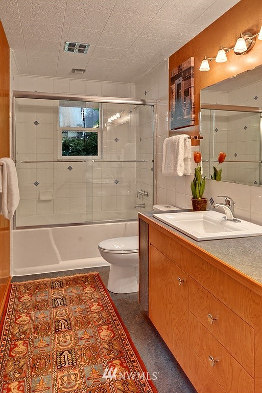 4525 Southwest Hemlock Way Seattle, WA 98136 - Photo 11 of 20 Gallery Image 11