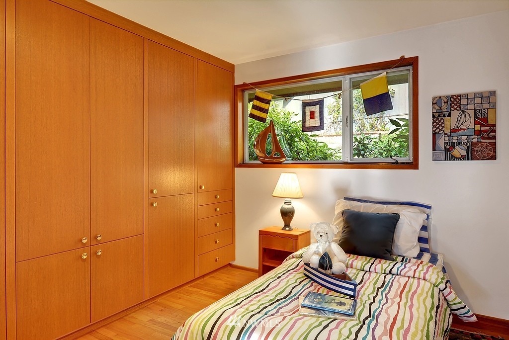 4525 Southwest Hemlock Way Seattle, WA 98136 - Photo 12 of 20 Gallery Image 12