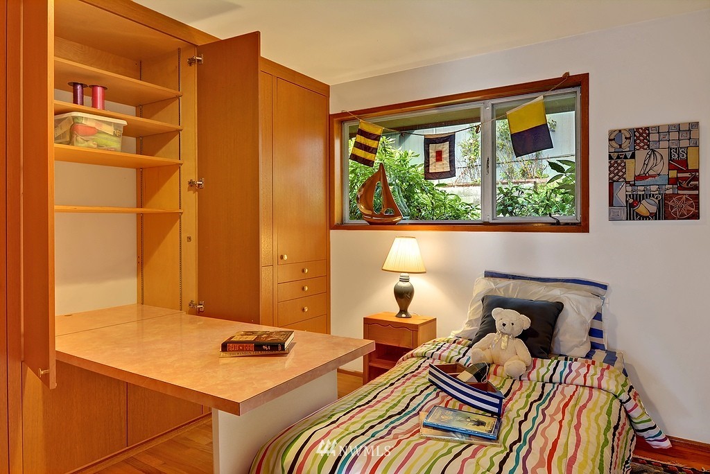 4525 Southwest Hemlock Way Seattle, WA 98136 - Photo 13 of 20 Gallery Image 13