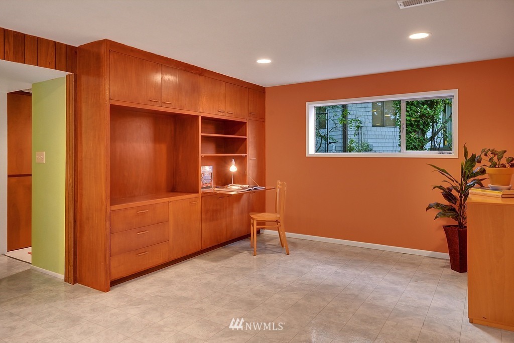 4525 Southwest Hemlock Way Seattle, WA 98136 - Photo 17 of 20 Gallery Image 17