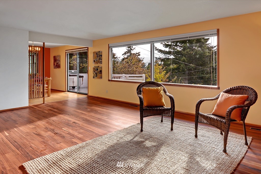 4525 Southwest Hemlock Way Seattle, WA 98136 - Photo 4 of 20 Gallery Image 4