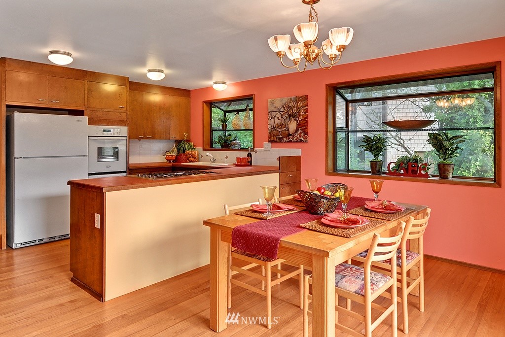 4525 Southwest Hemlock Way Seattle, WA 98136 - Photo 7 of 20 Gallery Image 7