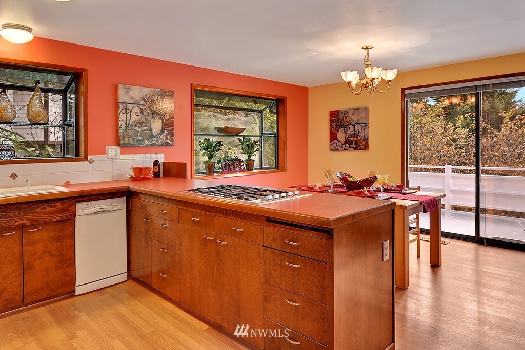 4525 Southwest Hemlock Way Seattle, WA 98136 - Photo 8 of 20 Gallery Image 8