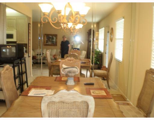 1097 Cornwall East, Unit RENOVATED Boca Raton, FL 33434 - Photo 3 of 14 Additional Photo