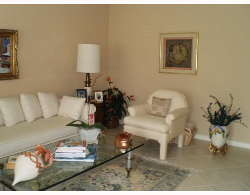1097 Cornwall East, Unit RENOVATED Boca Raton, FL 33434 - Photo 4 of 14 Additional Photo