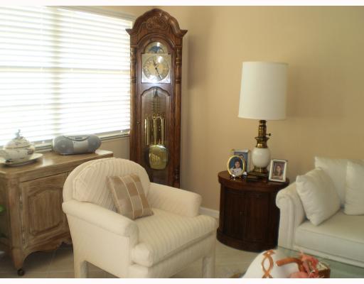 1097 Cornwall East, Unit RENOVATED Boca Raton, FL 33434 - Photo 5 of 14 Additional Photo