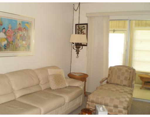 1097 Cornwall East, Unit RENOVATED Boca Raton, FL 33434 - Photo 8 of 14 Additional Photo