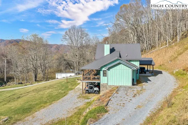 a view of a yard with basketball court