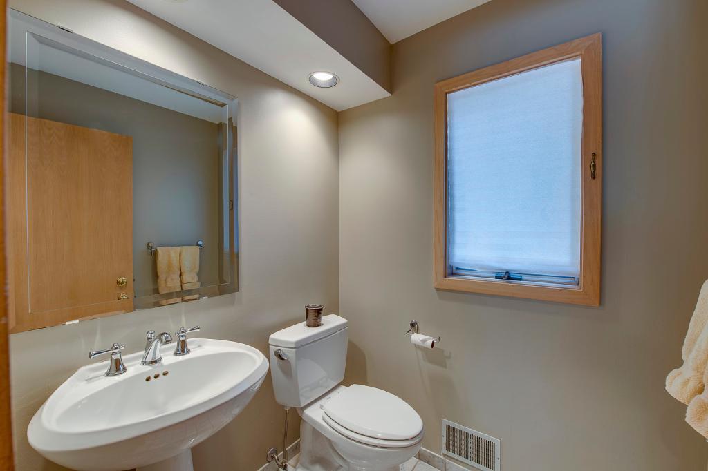 2817 Westridge Road Minnetonka, MN 55305 - Photo 23 of 36 Gallery Image 23
