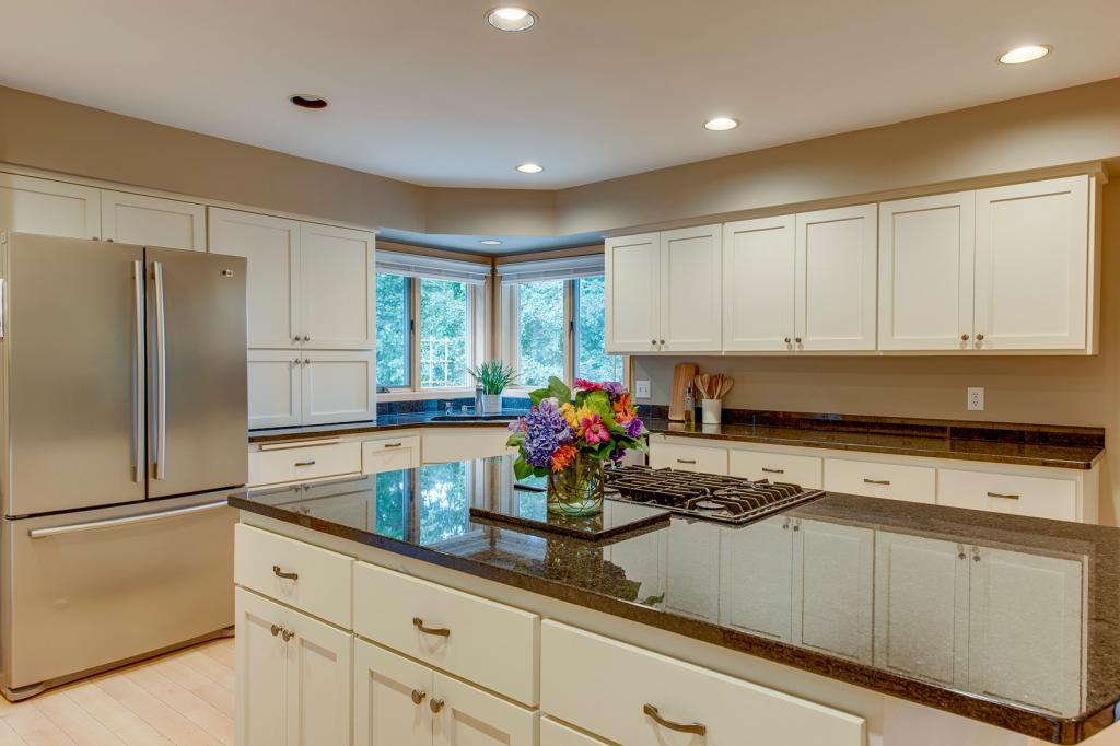 2817 Westridge Road Minnetonka, MN 55305 - Photo 5 of 36 Gallery Image 5