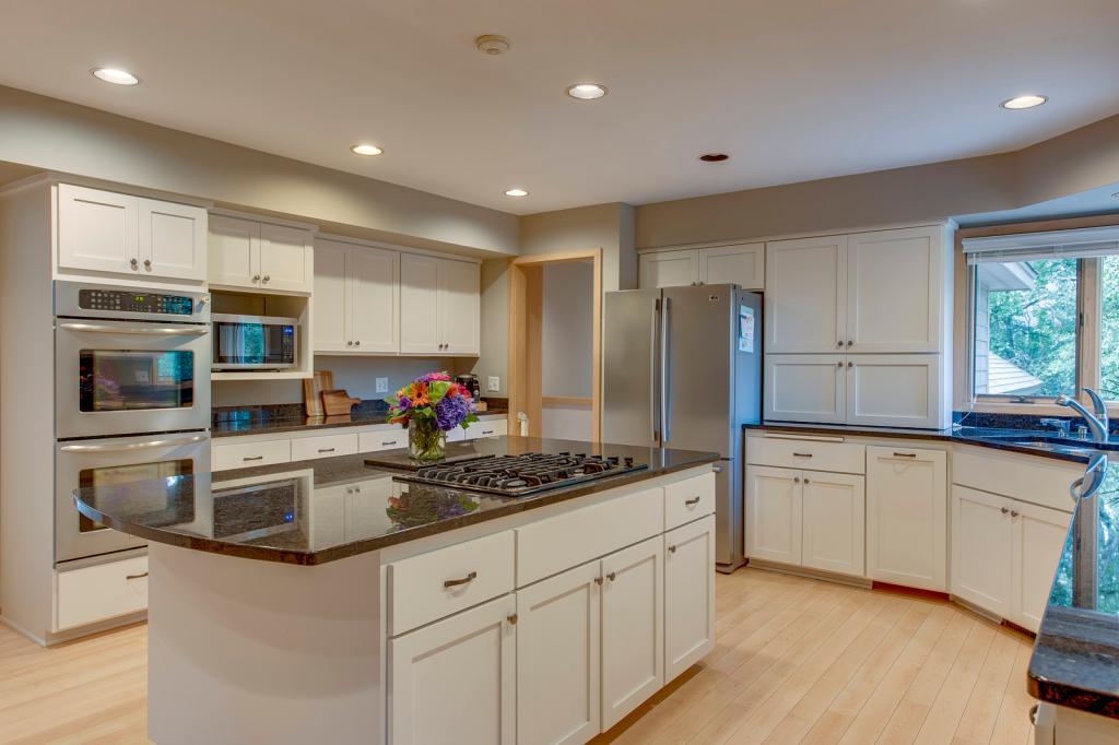 2817 Westridge Road Minnetonka, MN 55305 - Photo 6 of 36 Gallery Image 6