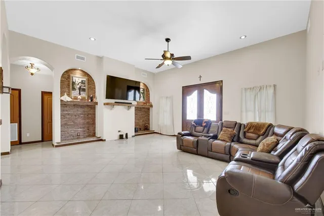 $1,800 | 825 Carpintero Street, Edinburg, TX 78542