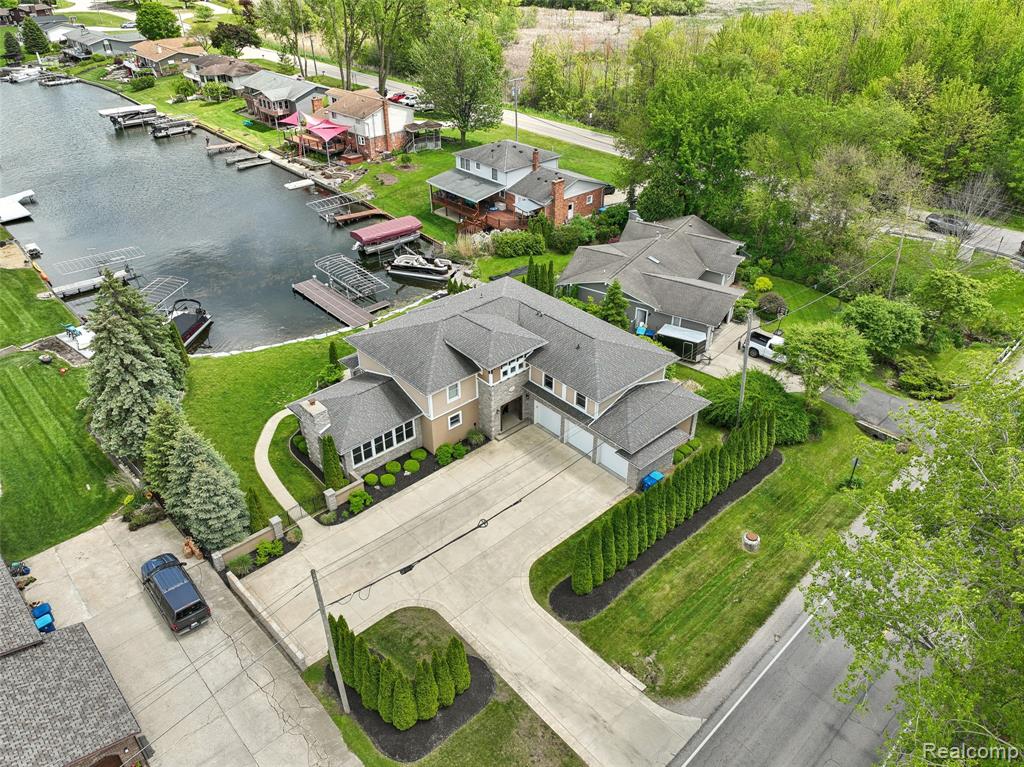 13525 Torrey Road Fenton, MI 48430 - Photo 2 of 41