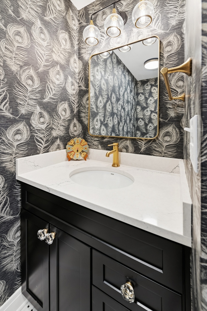 1630 Sheridan Road, Unit 8K Wilmette, IL 60091 - Photo 14 of 40 a bathroom with a sink and a mirror