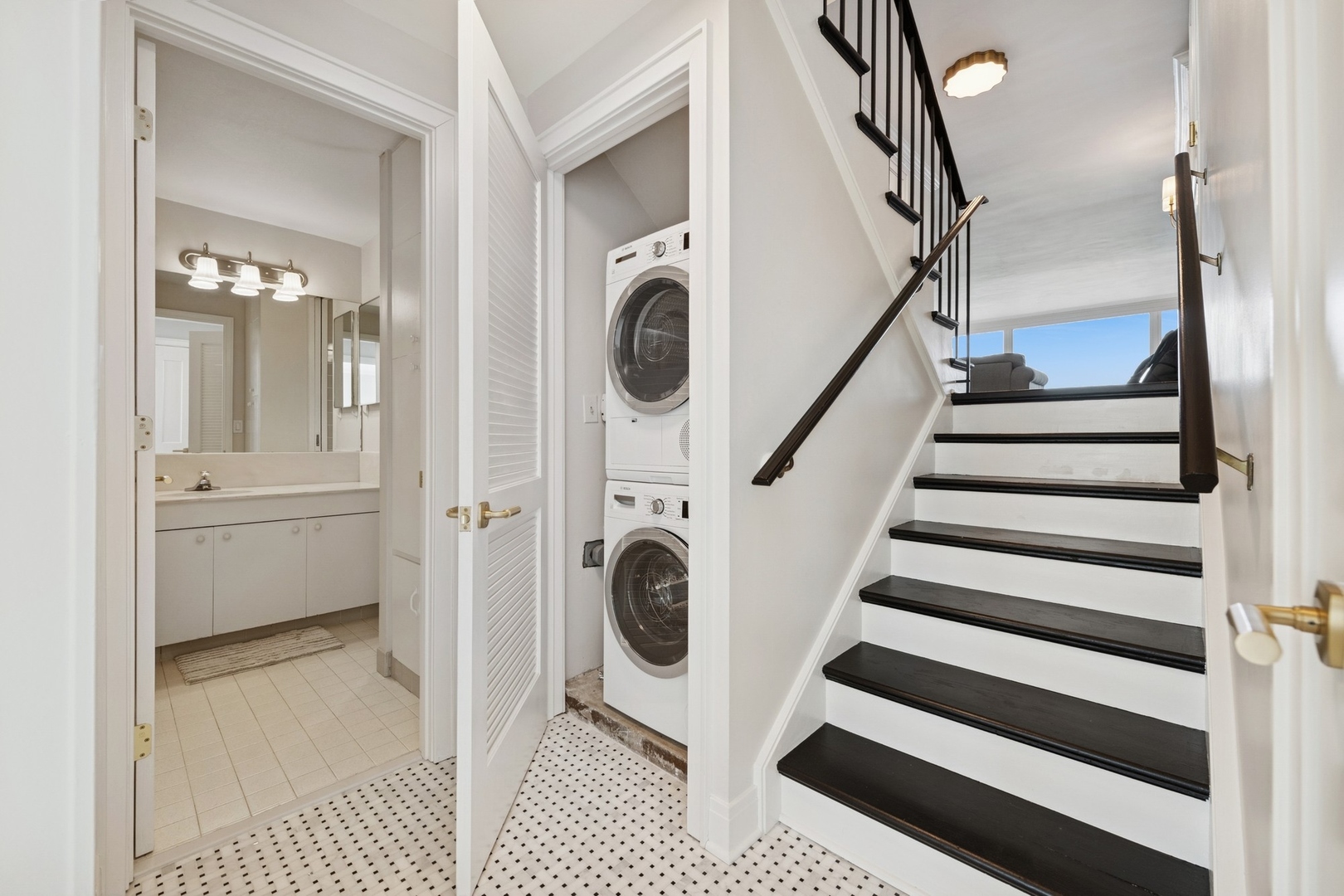 1630 Sheridan Road, Unit 8K Wilmette, IL 60091 - Photo 27 of 40 a view of entryway with washer and dryer