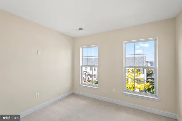 an empty room with mirror in it