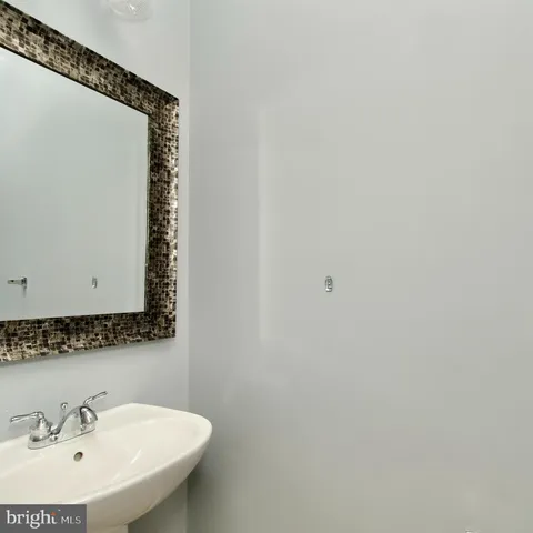 a black and white photo of a living room