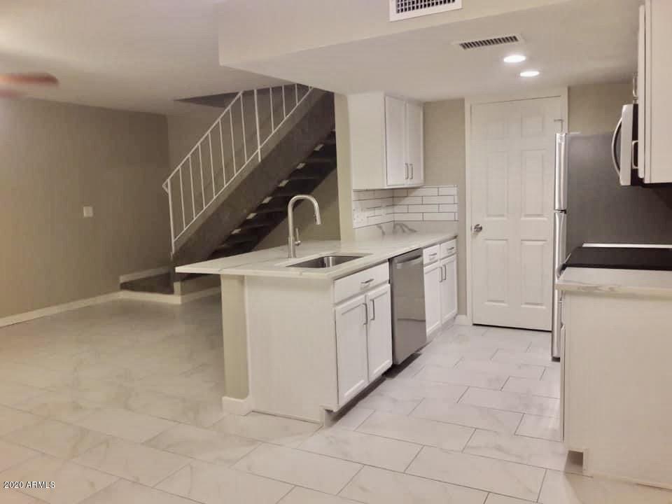 2613 West Ocotillo Road, Unit 2 Phoenix, AZ 85017 - Photo 4 of 18 IMG_4492